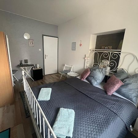 Szarkafeszek Otel Kestel Dış mekan fotoğraf