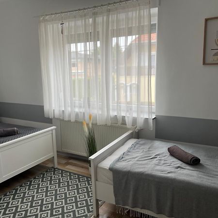 Szarkafeszek Otel Kestel Dış mekan fotoğraf