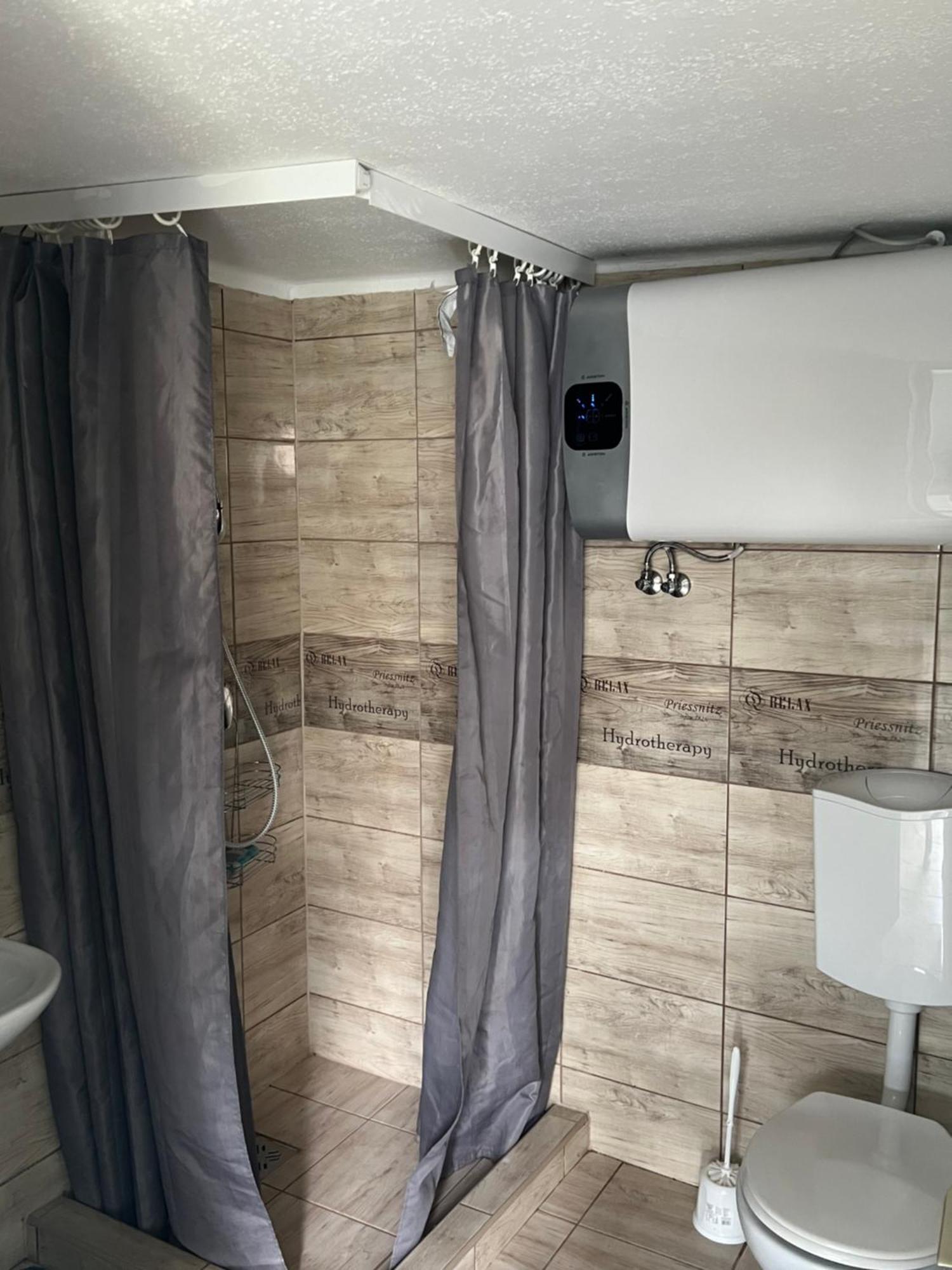 Szarkafeszek Otel Kestel Dış mekan fotoğraf