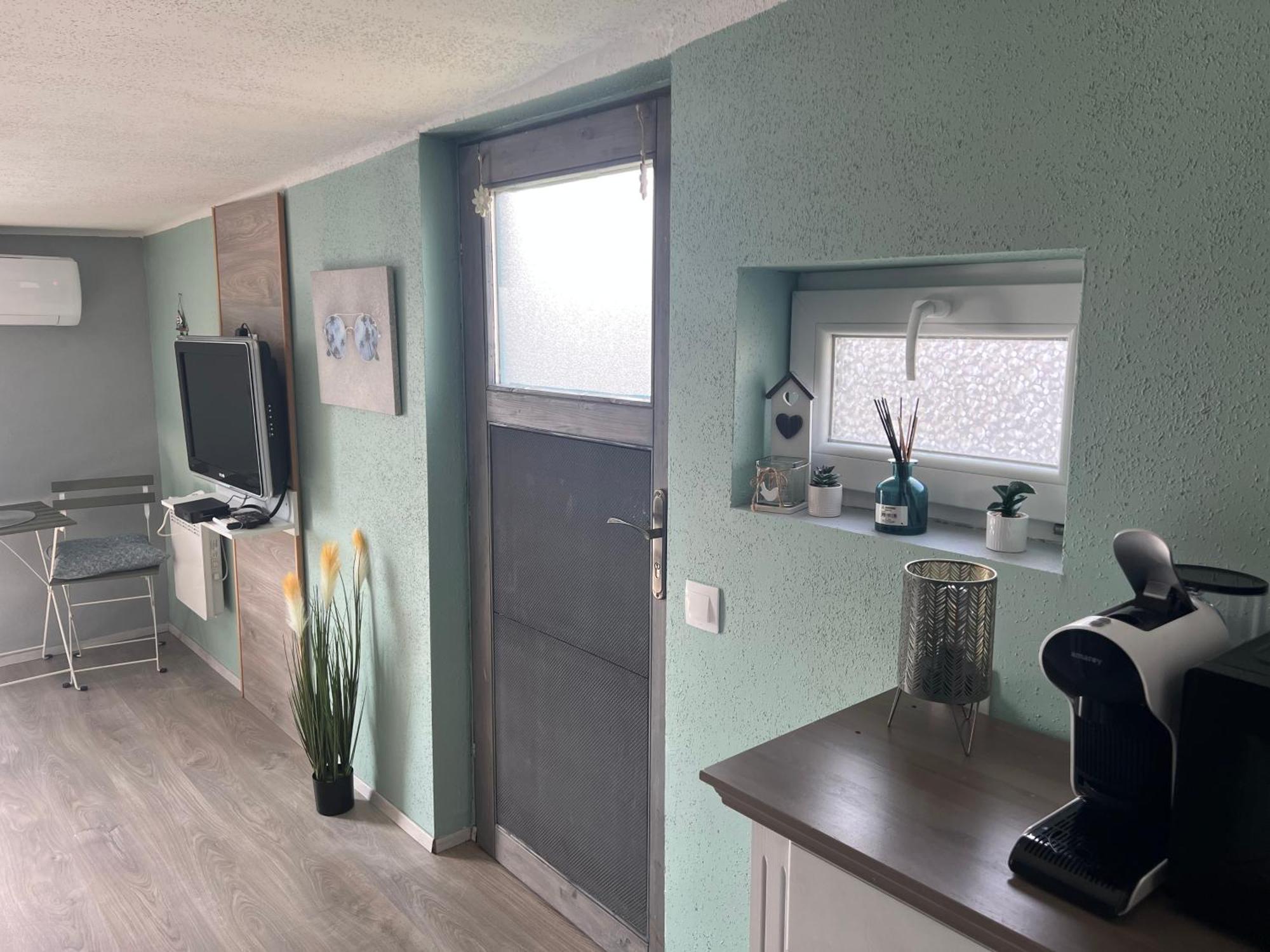Szarkafeszek Otel Kestel Dış mekan fotoğraf